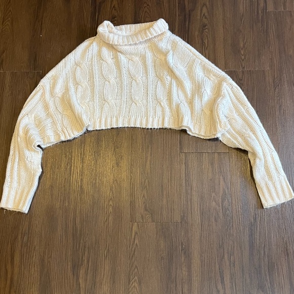 Cropped Sweater - Picture 7 of 7